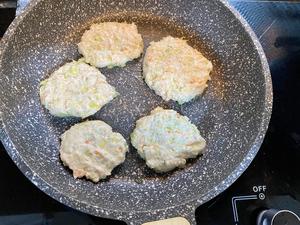 晚餐辅食🍃银鱼包菜豆腐大阪烧➕排骨海带干贝汤的做法 步骤4