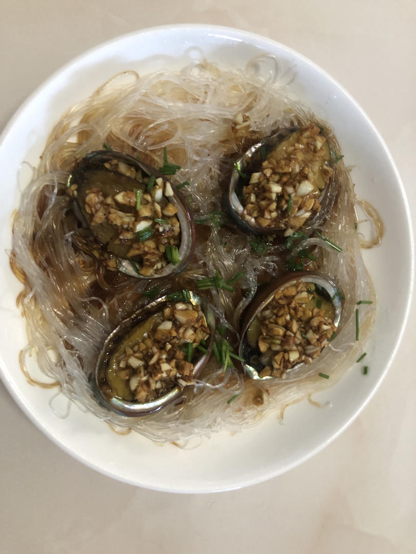 蒜蓉粉丝蒸鲍鱼