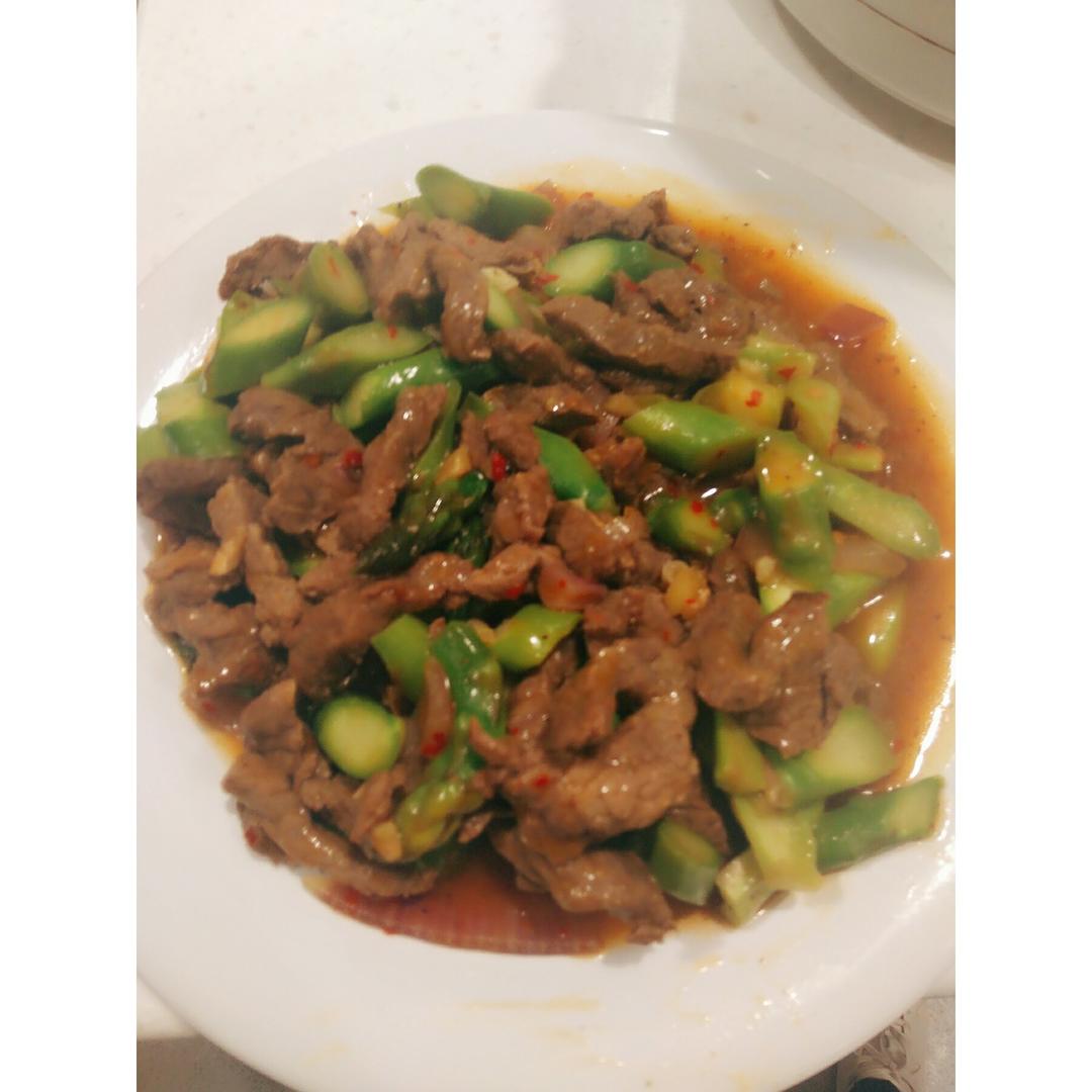芦笋炒牛肉