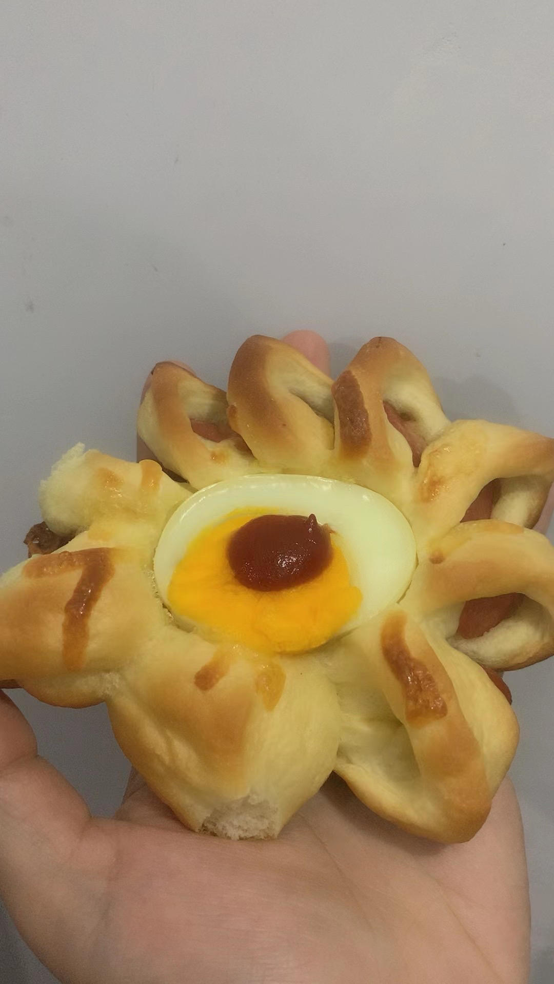 台式万能面团新食谱，早餐必备「鸡蛋香肠包」