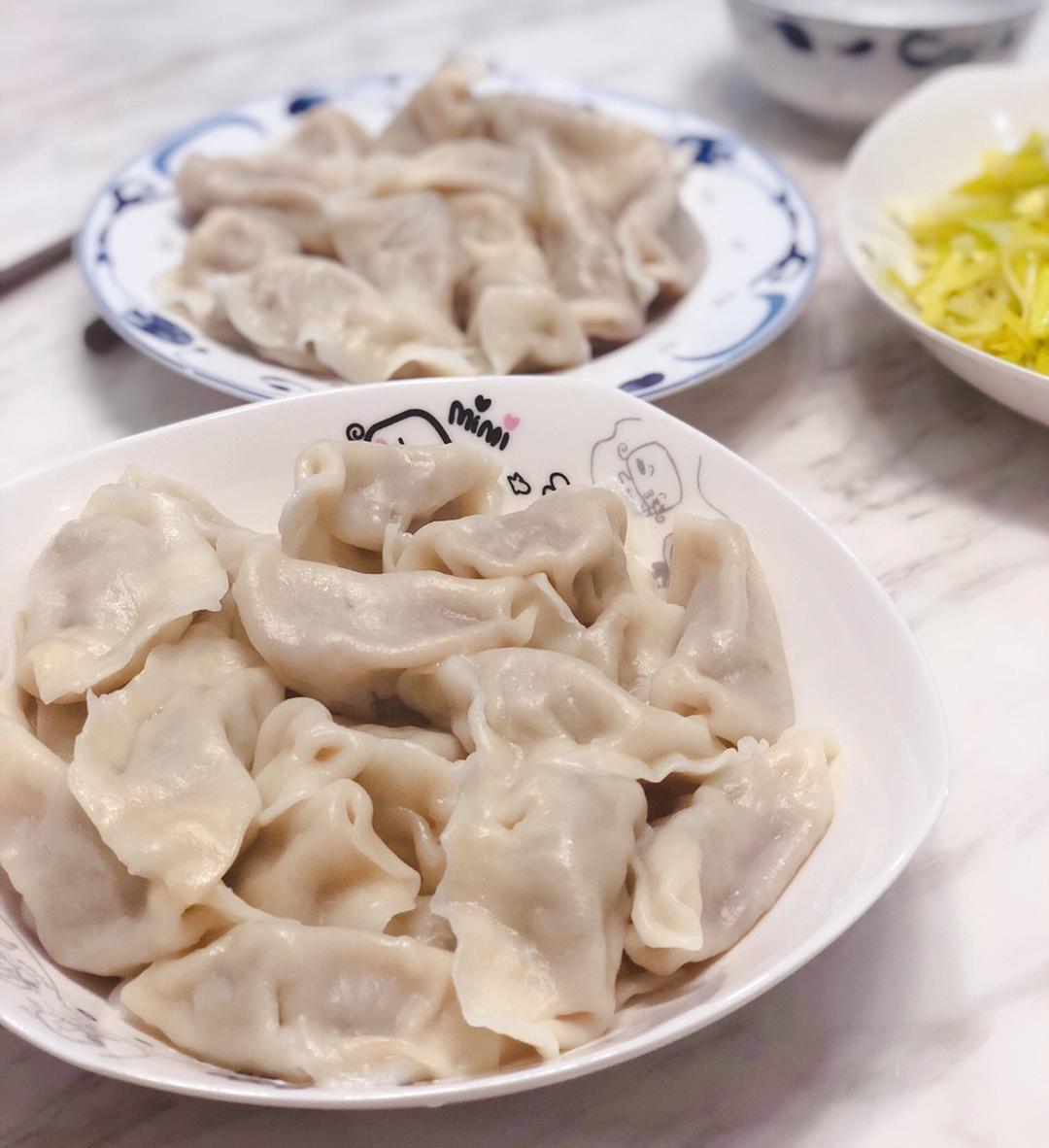 猪肉芹菜水饺（附擀皮、包饺子详细过程）