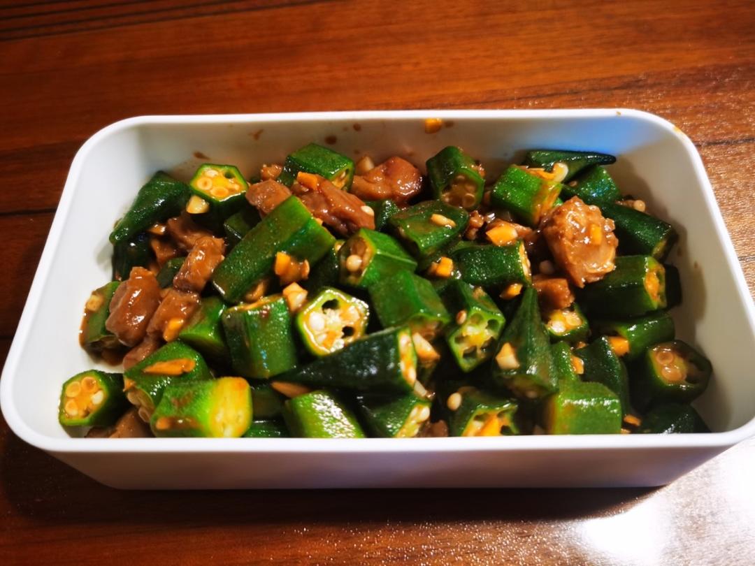 秋葵炒牛肉粒