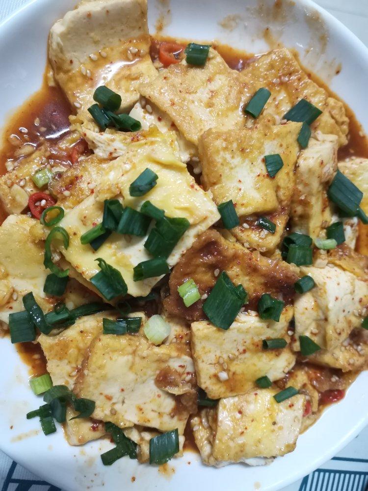 戚戚戚酱做的分分钟光盘完爆路边摊的香煎孜然豆腐