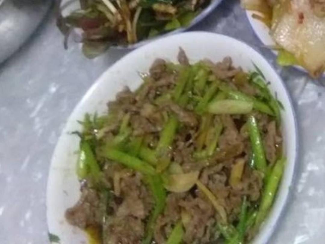 芹菜泡椒牛肉丝