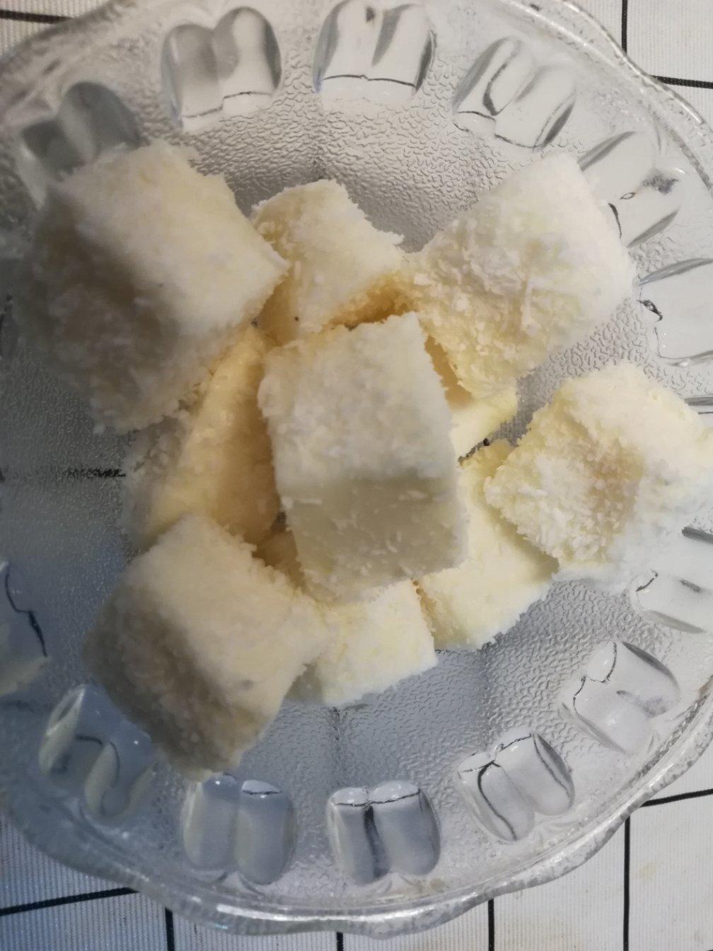 完胜85度C牛奶椰丝小方