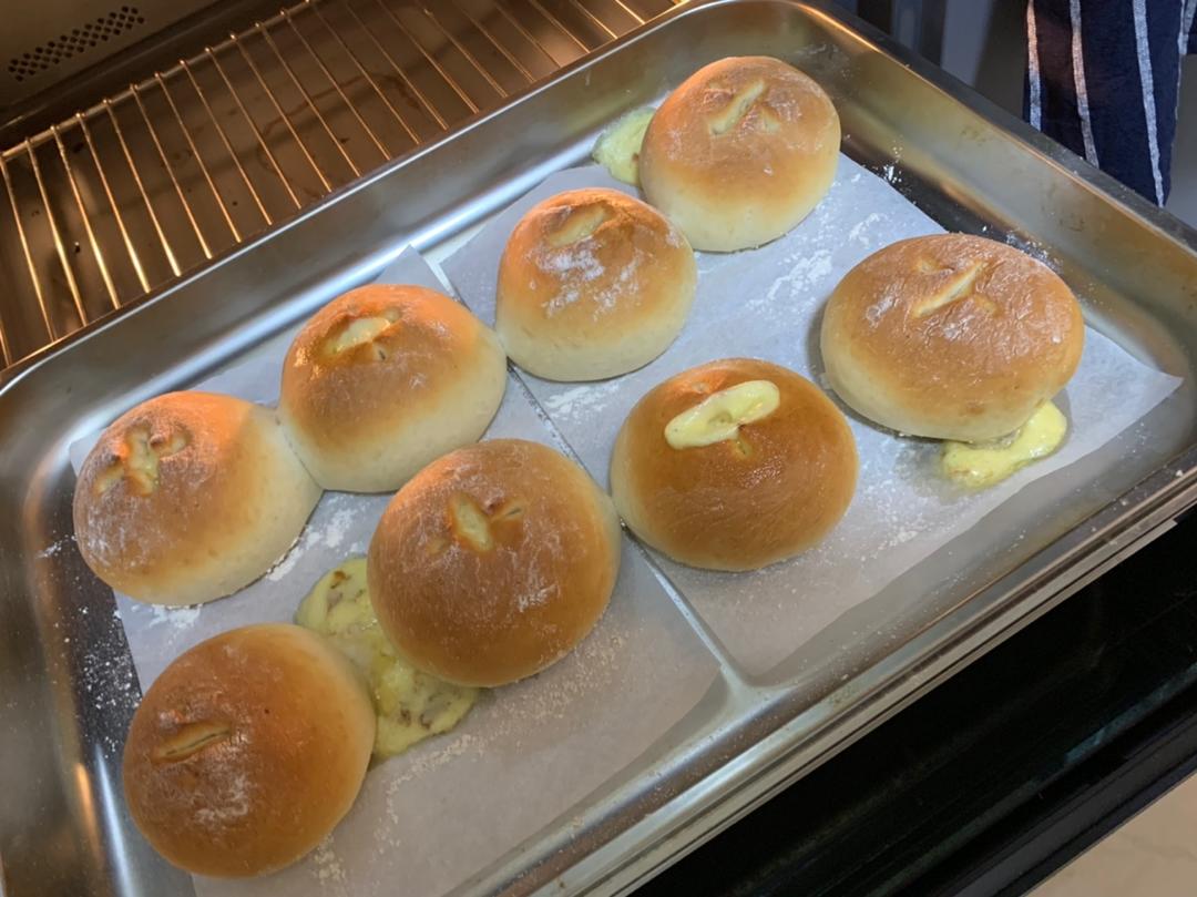 马苏里拉芝士加培根碎的面包 ​ ​​​​