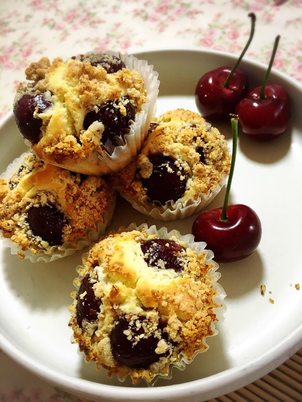 樱桃杏仁酥纸杯蛋糕 Cherry Cupcakes
