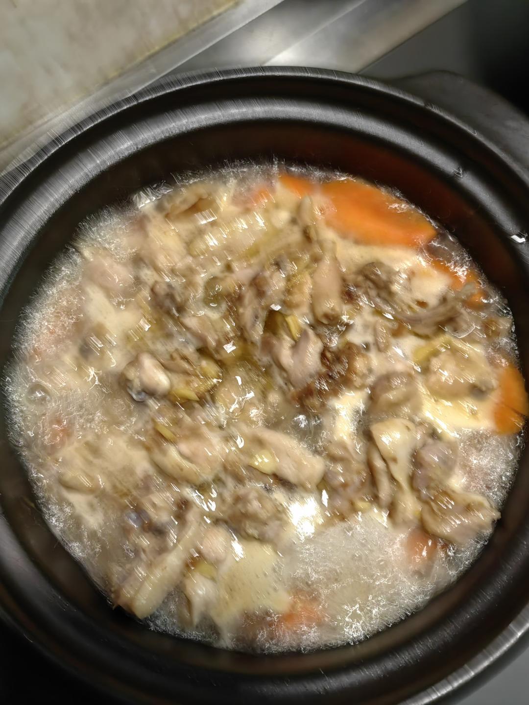 红萝卜炖鸡肉~2023.11.16.