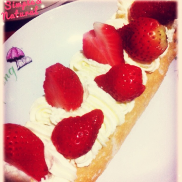 烫面草莓蛋糕卷