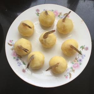 土豆凤尾虾球的做法 步骤5