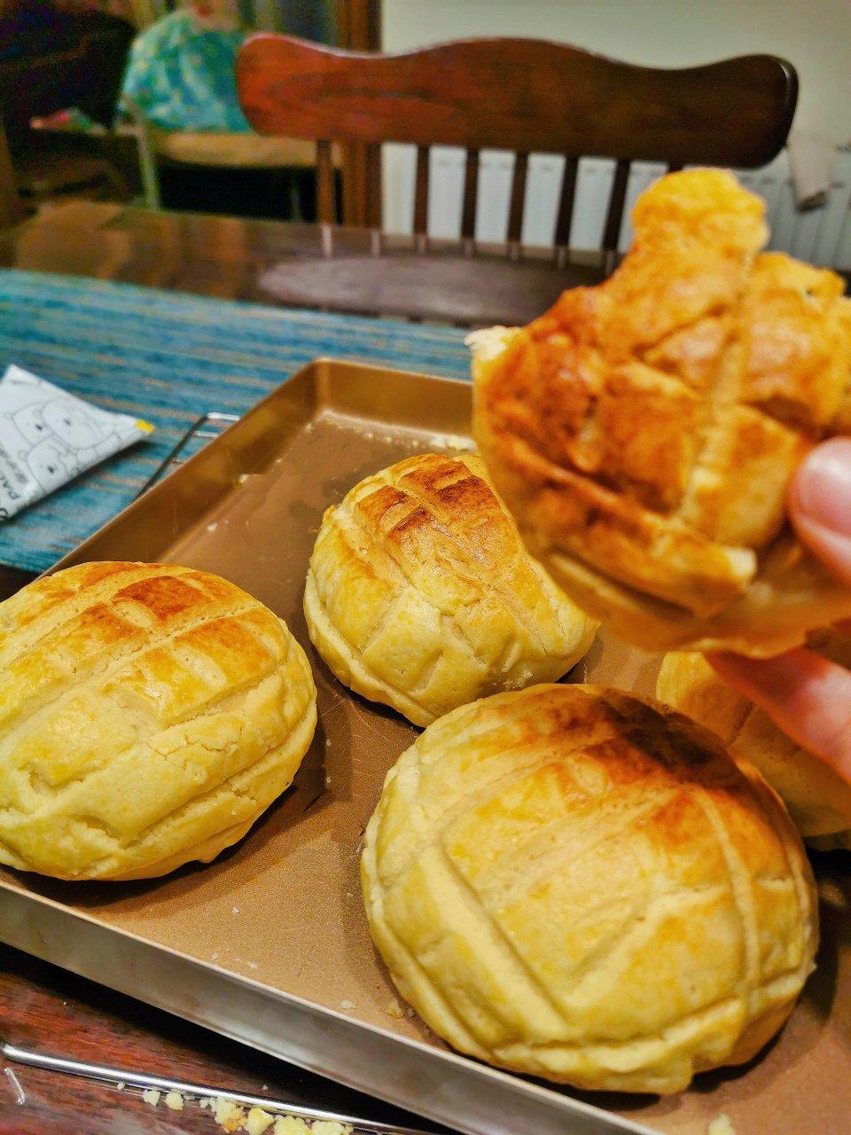 好吃到炸裂的港式菠萝包（附带制作酥皮的小视频）