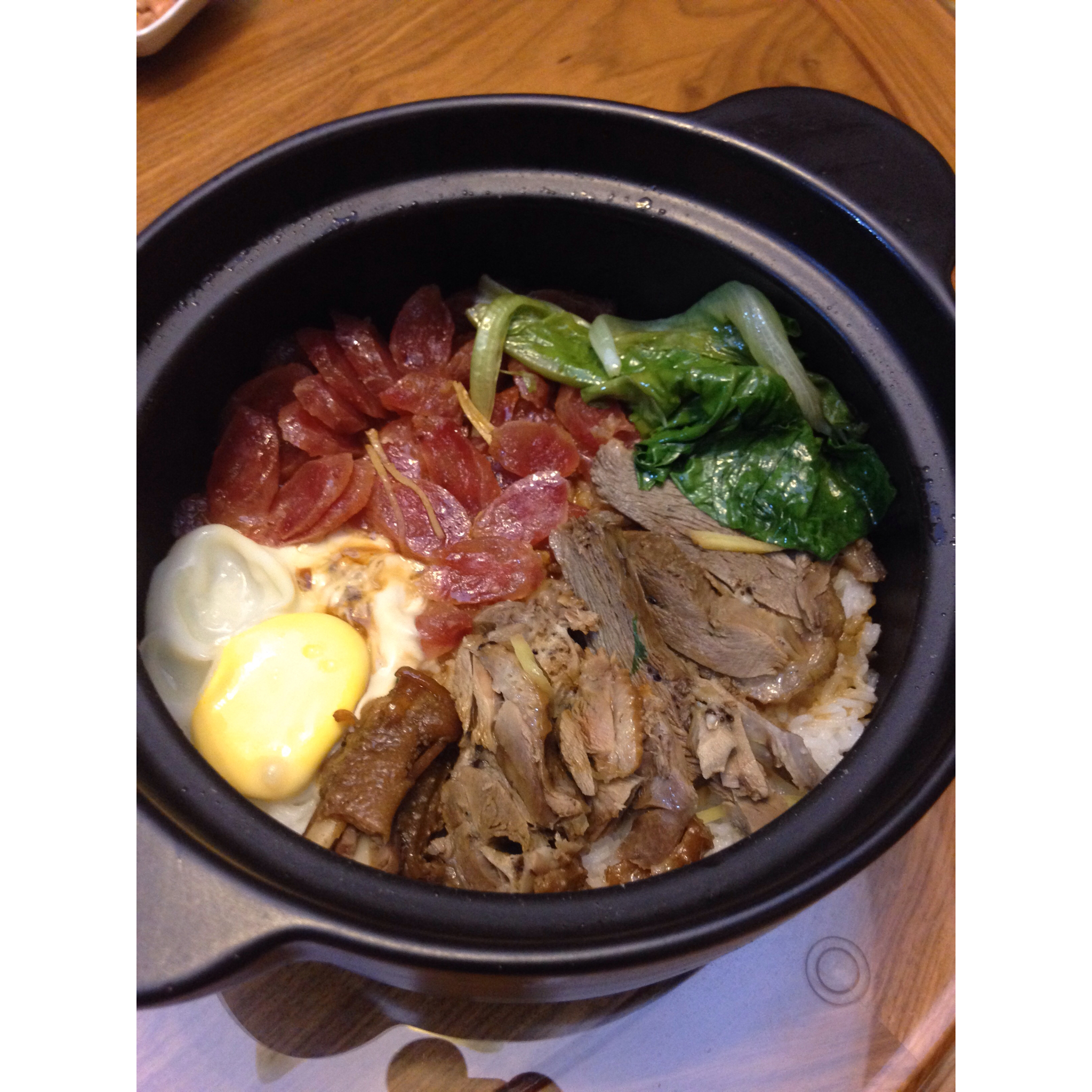 广式腊味煲仔饭