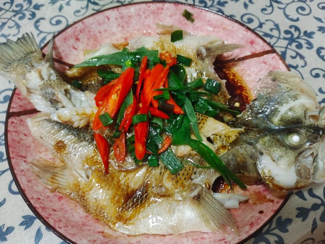 10分钟做 清蒸鲈鱼 （附切鱼图解）