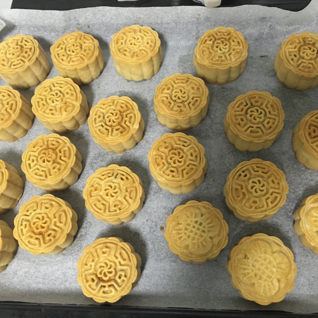 广式月饼—蛋黄莲蓉月饼