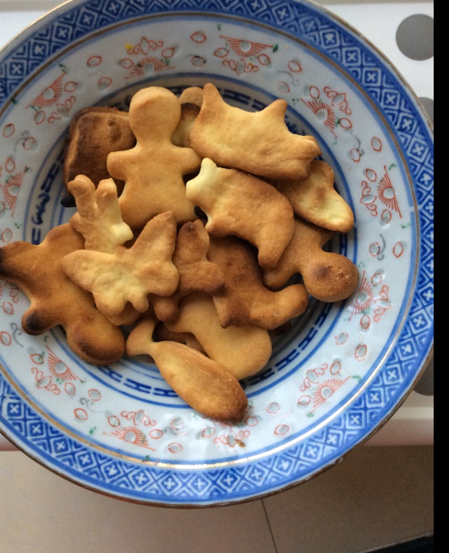 超简单！好吃又平整的糖霜饼干底的做法（附贴心小提示哦）