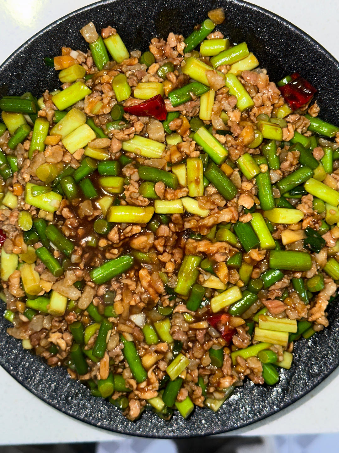 蒜苔炒肉末，三碗米饭都不够吃