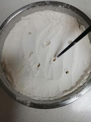 普通面粉变低筋面粉的做法 步骤2