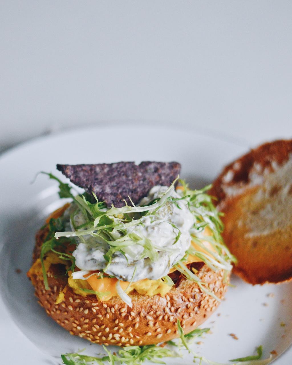 酸黄瓜芥末乳酪牛肉蛋堡