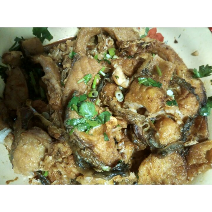 爆鱼。又叫熏鱼。