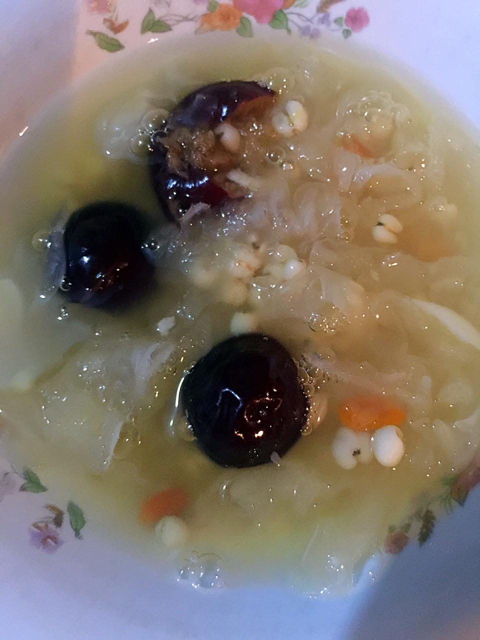 银耳薏苡仁百合红枣粥