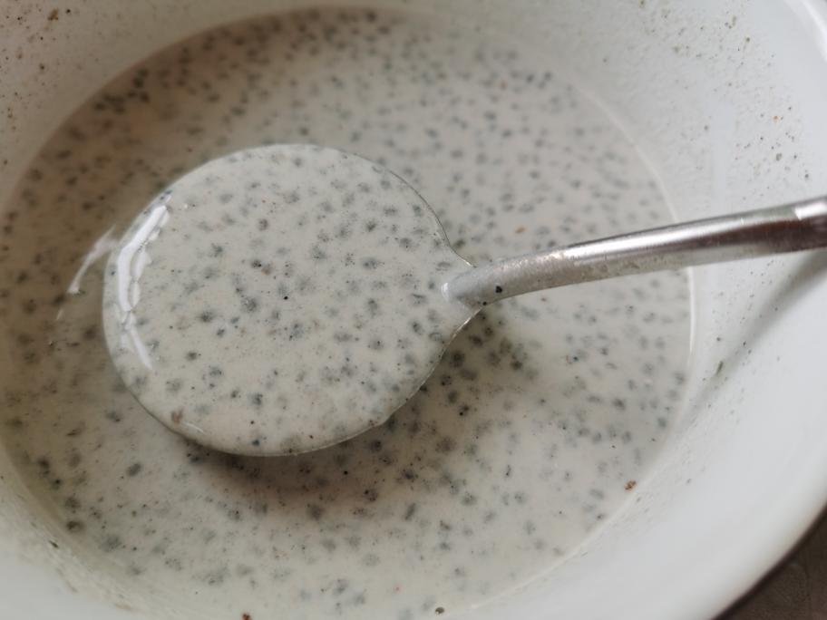 奇亚籽牛奶黑芝麻糊（减脂生发早餐）的做法