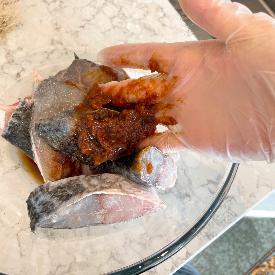 不加一滴水的砂锅鱼的做法 步骤2