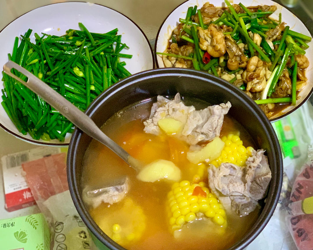 番茄土豆玉米排骨汤