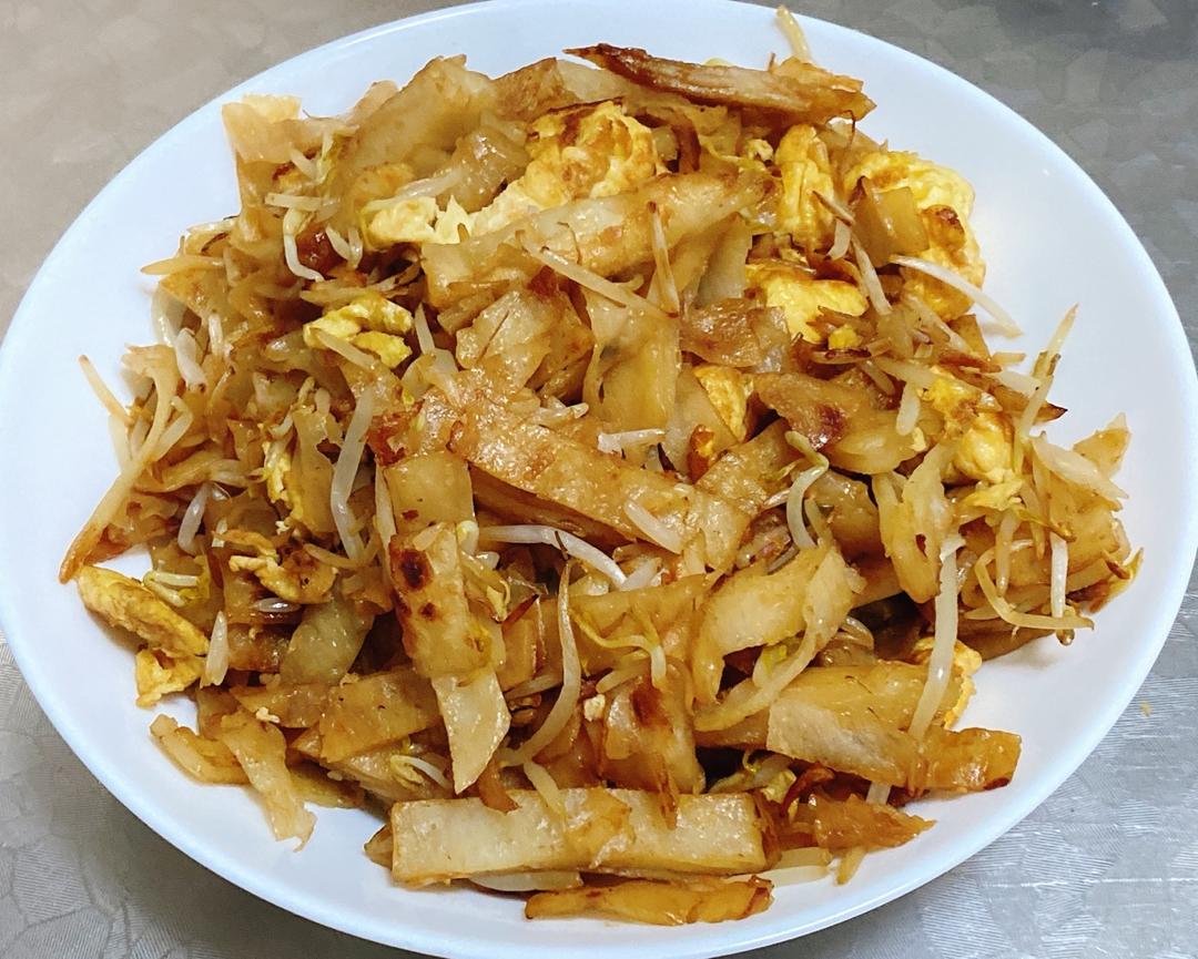 鸡蛋豆芽素炒饼