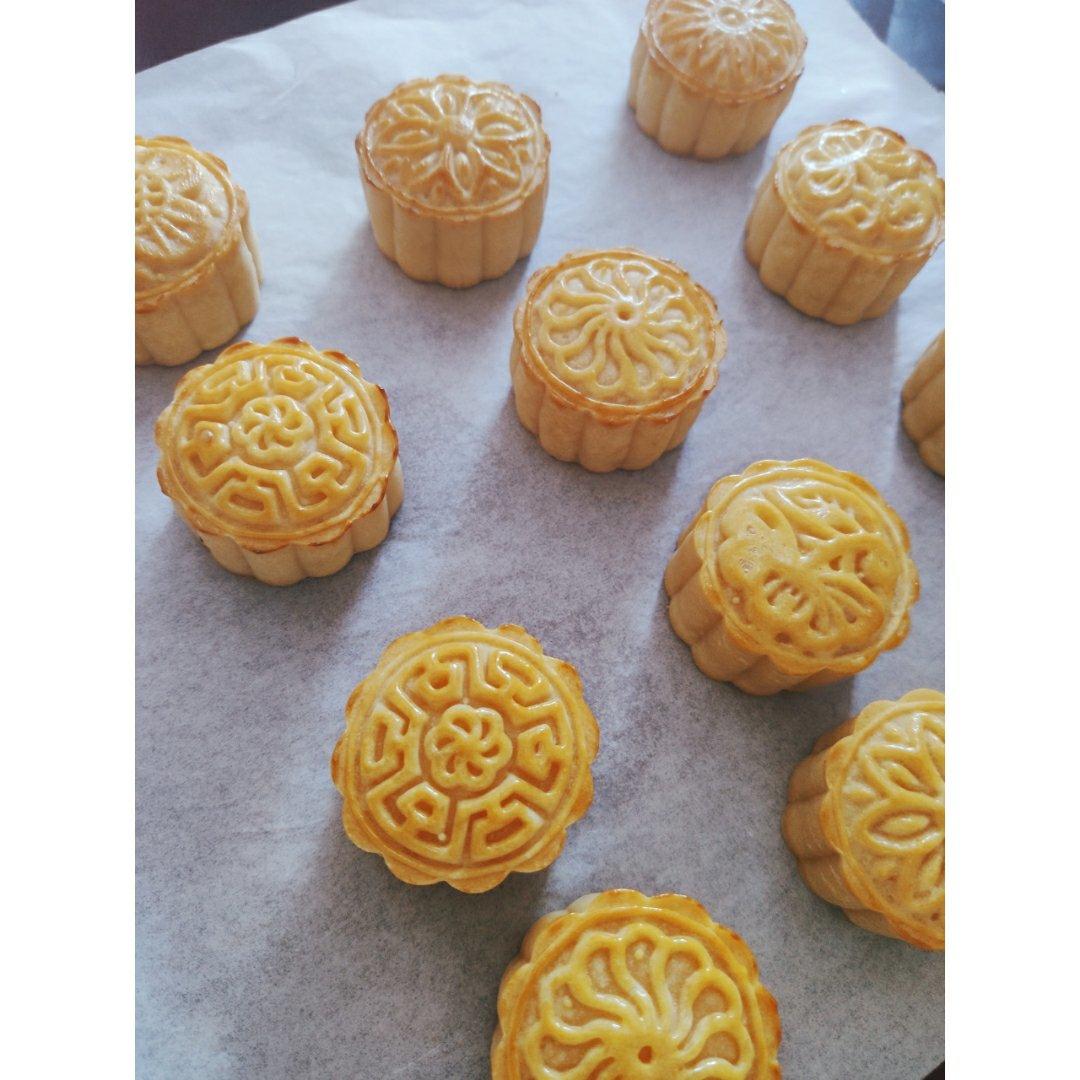 咸甜的味道刚刚好：港式金沙奶黄月饼（含金沙馅做法）