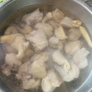 东北菜|鸡肉蘑菇炖粉条的做法 步骤8