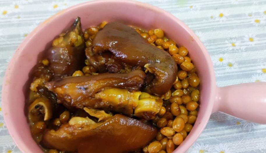 流口水的黄豆炖猪蹄