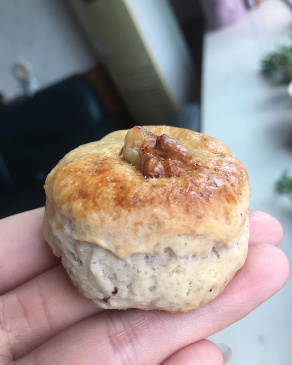 【视频】3分钟 奶油司康Scone(可能是世界上最快手的司康) 消耗淡奶油～