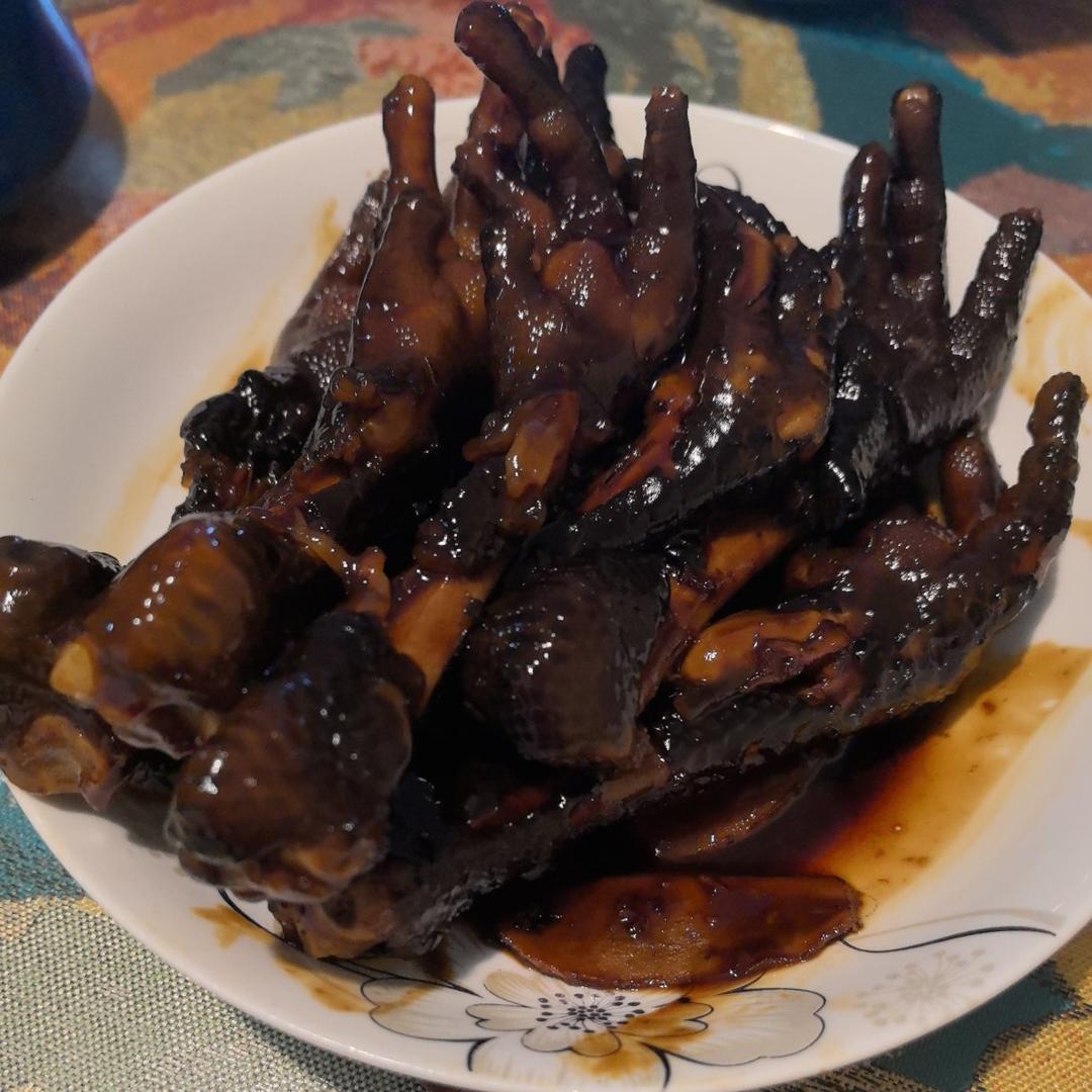 好吃到手指都吃掉的卤鸡爪