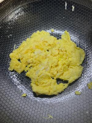 随便做一做但是很下饭的鹅蛋炒粉皮的做法 步骤4