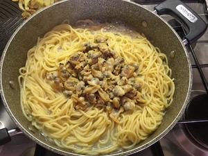 蛤蜊意面Pasta alle vongole的做法 步骤6