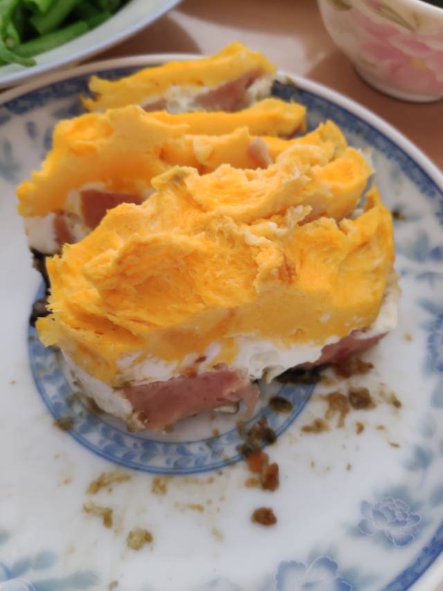 皮蛋火腿鸡蛋蒸