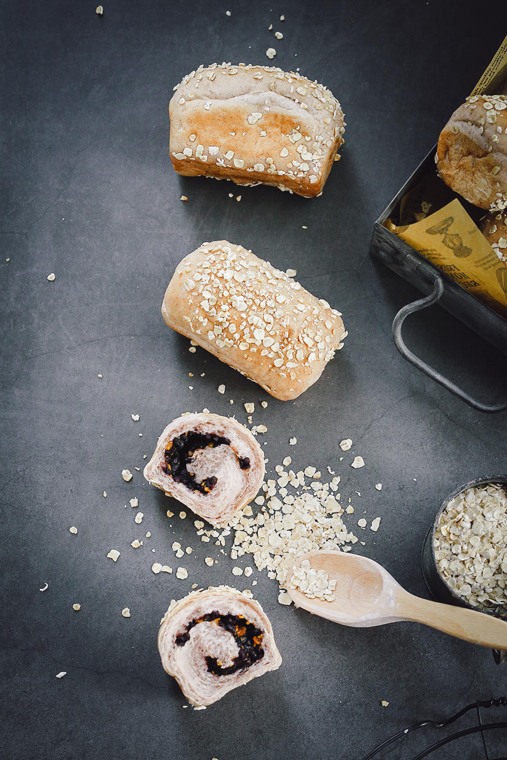 紫米咸蛋黄潜水艇炸弹包