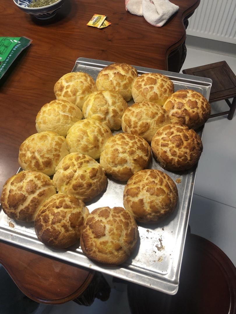 好吃到炸裂的港式菠萝包（附带制作酥皮的小视频）