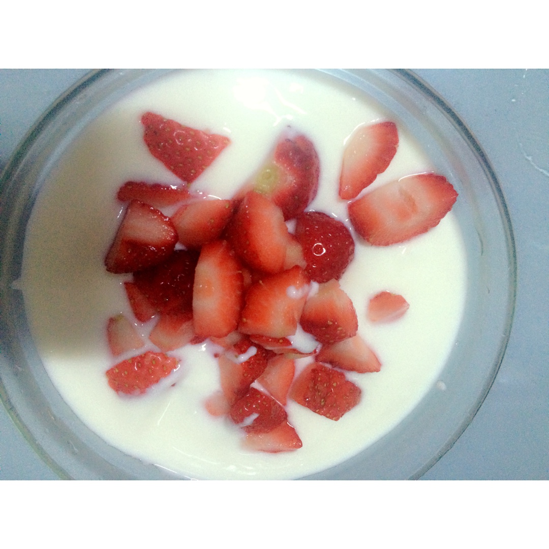 草莓酸奶