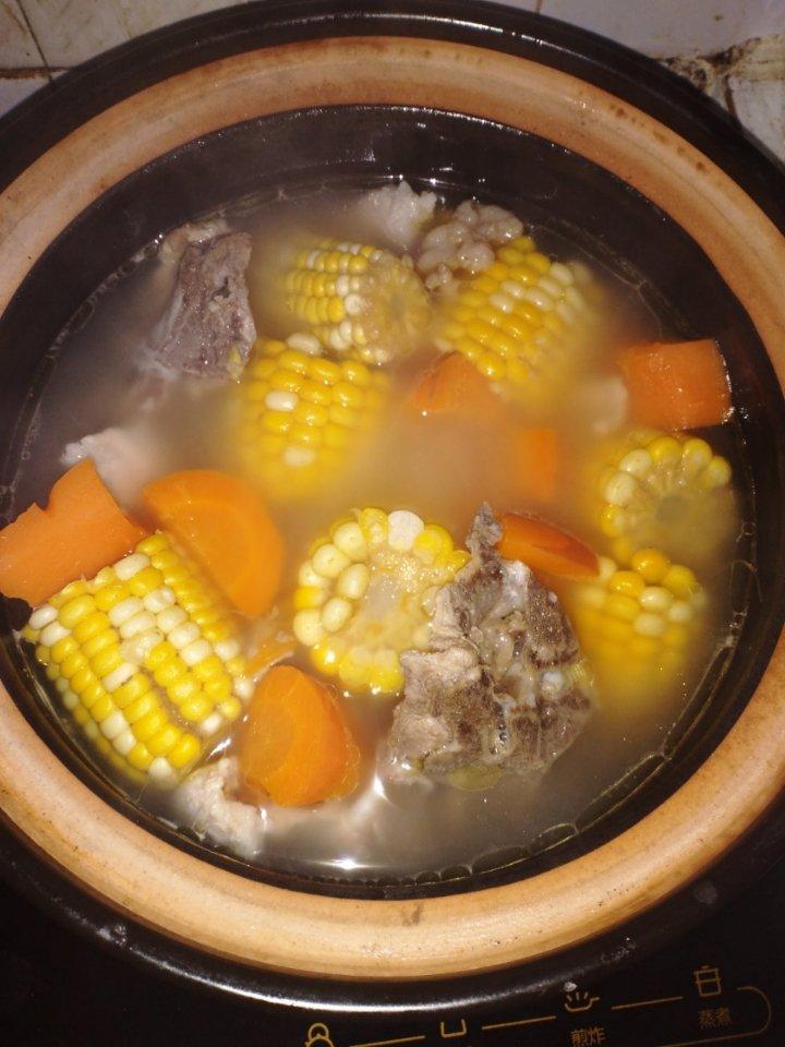 排骨玉米胡萝卜汤