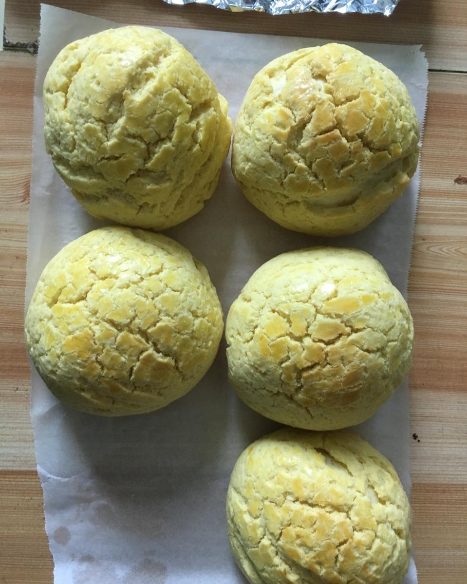 好吃到炸裂的港式菠萝包（附带制作酥皮的小视频）