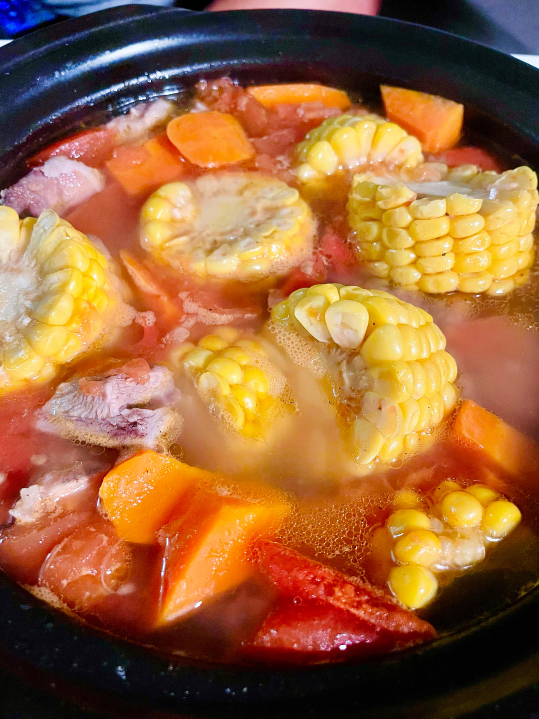 滋补养生 —— 玉米胡萝卜清炖排骨汤🌽