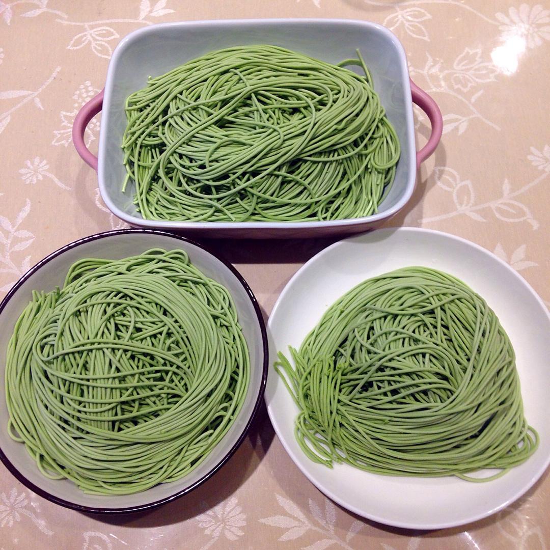 江米粒做的菠菜面(面条机版)