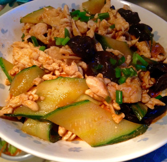 胡萝卜木耳滑鸡片