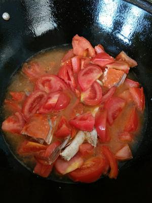 螃蟹西红柿汤（你想象不到的鲜美酸甜）的做法 步骤4