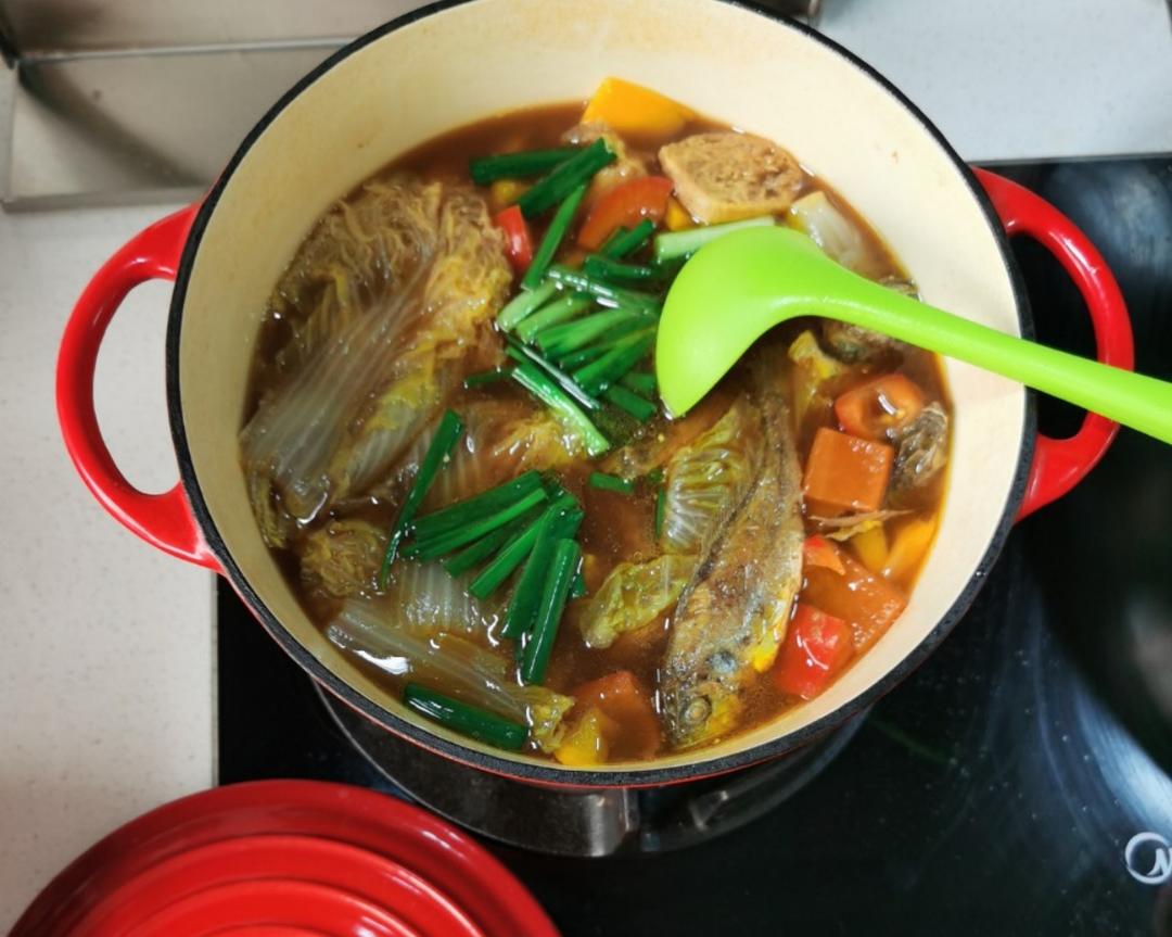 鲜香美味的黄花鱼豆腐煲的做法