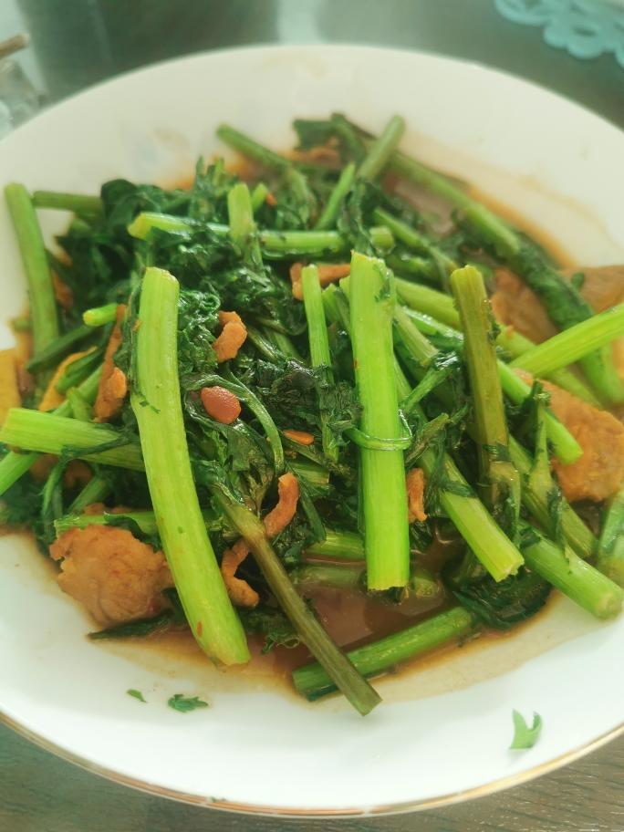 快手菜 肉丝酱茼蒿的做法