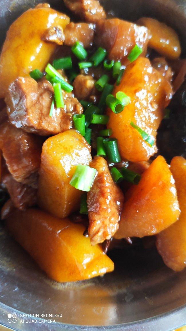 就像有句话所说：成年人的世界里，从来就没有“容易”二字。很多时候，你只能单枪匹马，直面生活的兵荒马乱。