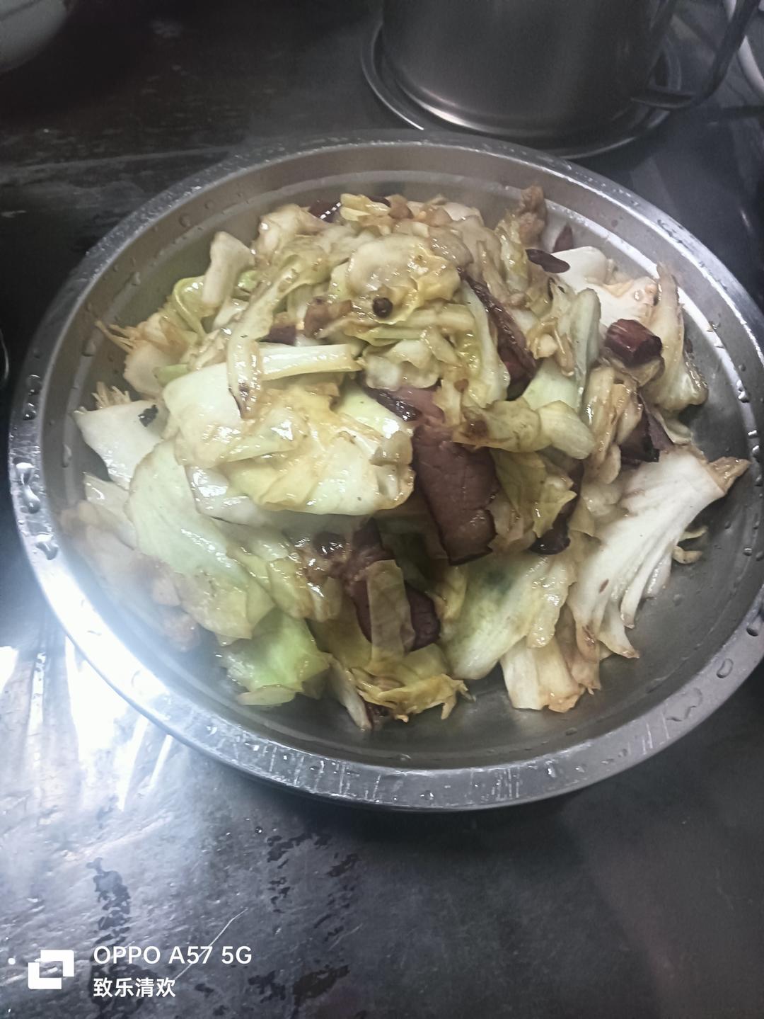 腊肠手撕包菜