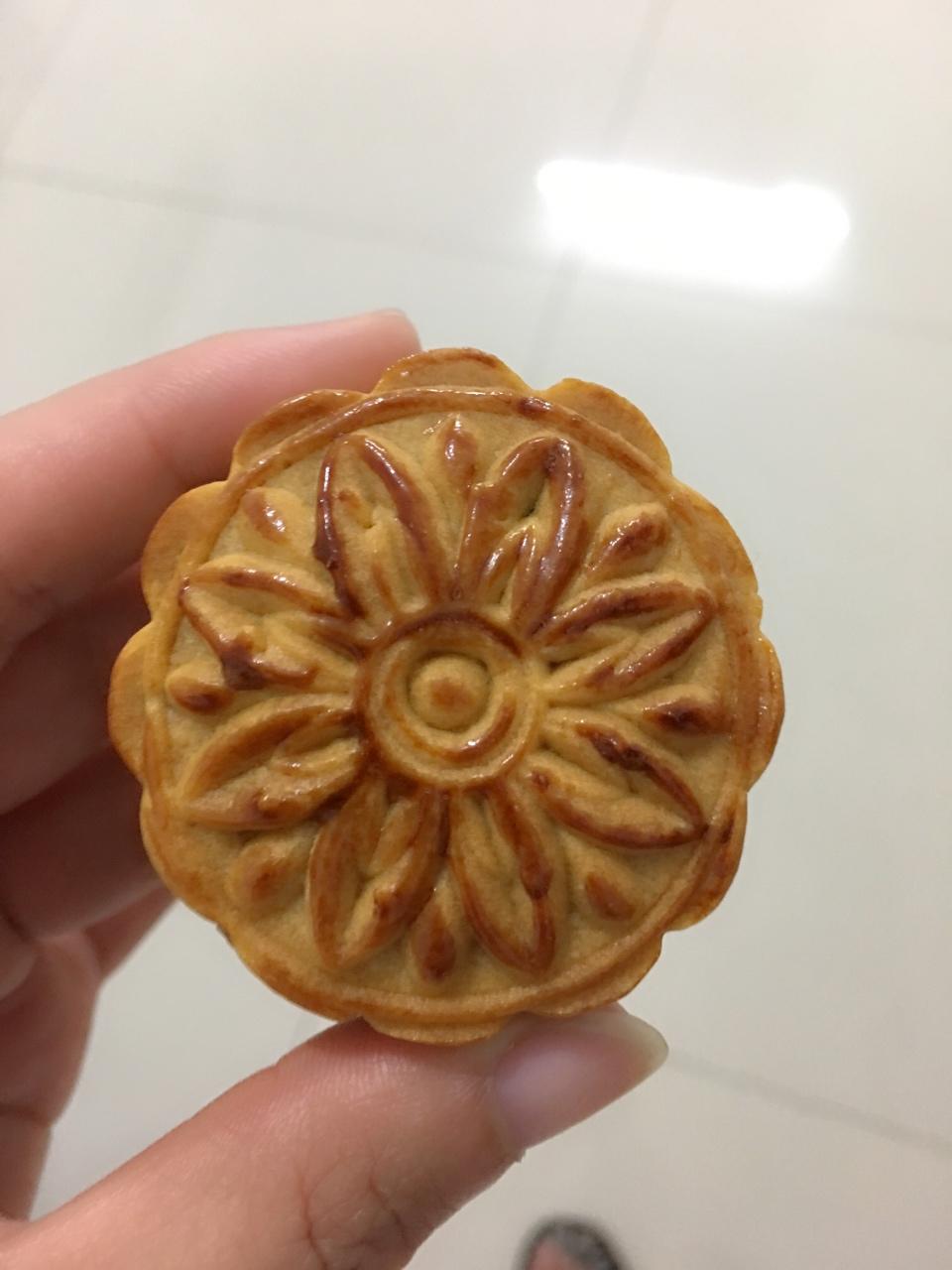广式月饼—蛋黄莲蓉月饼